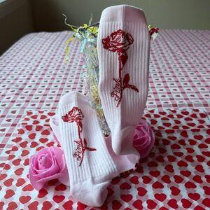 🌹💕🌹 VICTORIA’S SECRET RED ROSE SOCKS 🌹💕🌹 NWOT 🌹💕🌹
